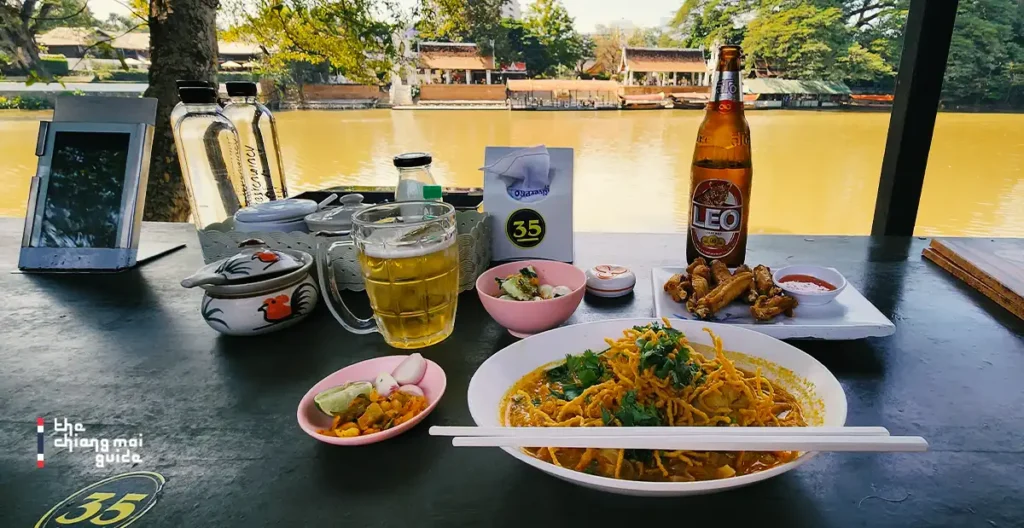 Hoi khaa rim ping noodles
